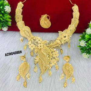 Ensemble de colliers de créateurs pour femmes Chaîne de boîte plaquée or avec motif floral en laiton pour mariages et fêtes - Product Image 4