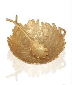 Ensalada de hojas exuberantes texturizadas en tonos dorados de aluminio Cuenco para servir - Product Image 1