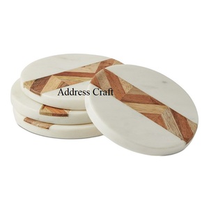 Dessous de verre personnalisés en bois et marbre Cadeaux de mariage Ensemble de sous-verres ronds personnalisés Pendaison de crémaillère Nouveau style Décor de table Dessous de verre pour boissons - Product Image 6
