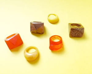 Bague en résine pour femme, bagues de doigt tendance, bague en résine géométrique colorée, taille personnalisable - Product Image 1