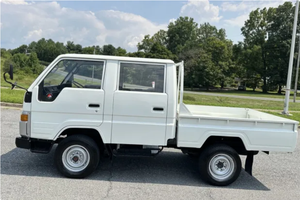 PRÊT À CONDUIRE - VÉHICULE D'OCCASION À VOLANT À GAUCHE |   Conduite à droite |   TOYOTA HIACE DOUBLE CABINE DIESEL 4x4 5 VITESSES 1991 - Product Image 3