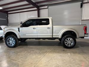 VENTE FLASH - FORD F250 CREW CAB LARIAT ULTIMATE 2020 - CONDUITE À GAUCHE - INTÉRIEUR DARK - SIÈGES EN CUIR - LIVRAISON GRATUITE - Product Image 4