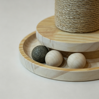 Griffoir pour chat en forme de champignon brun, tour pour chatons en corde de sisal naturelle avec balles interactives et base en bois stable