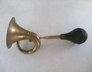 Cuerno de taxi de latón para coleccionistas raros con aspecto antiguo auténtico perfecto para entusiastas y restauradores de vehículos clásicos - Product Image 3