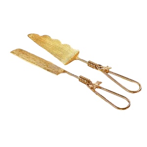 Meilleures ventes Ensemble de 2 serveurs de gâteaux en métal doré de qualité supérieure pour hôtel de mariage et fête d'anniversaire à bas prix - Product Image 1