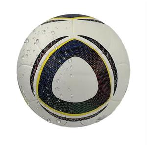 Ballon de football 2026 Taille 5 Personnalisé Léger Durable Couture à la machine Cuir PVC Caoutchouc Matériaux PU Imprimé thermocollé - Product Image 3