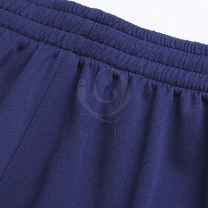 Uniforme de football personnalisé avec tissu respirant pour les matchs d'équipe, ensemble maillot et short de football léger - Product Image 6