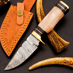 Couteau damas personnalisé couteau de chasse en acier forgé damas avec manche en bois dur, cadeau pour lui, cadeau de couteau extérieur. - Product Image 2