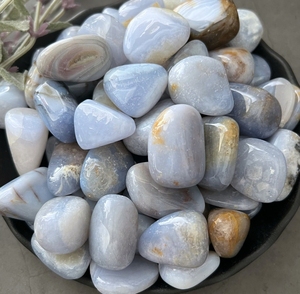 หินอาเกตสีน้ำเงินขัดเงา หินธรรมชาติสำหรับบำบัดรักษา รูปทรงไม่สม่ำเสมอ จำนวนมาก - Product Image 3