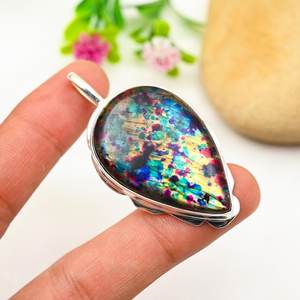 Pendentif en pierre précieuse de Labradorite fait main avec feu multiple en argent 925 Pièce de bijou unique Grand cadeau de Noël - Product Image 1