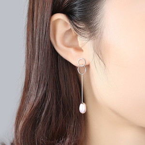Pendientes largos de plata de ley S925 con perlas de agua dulce, diseño simple y suave, joyería de lujo para mujer, venta al por mayor original. - Product Image 2