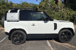 LISTO PARA CONDUCIR - USADO, VOLANTE A LA IZQUIERDA |   CONDUCCIÓN DERECHA |   LAND ROVER DEFENDER 90 X-DYNAMICCC SE 2023 - Product Image 2