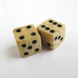 Pions de jeu ronds artisanaux vintage en matériau organique poli, écologiques et de qualité supérieure, pour jeux de société - Product Image 2