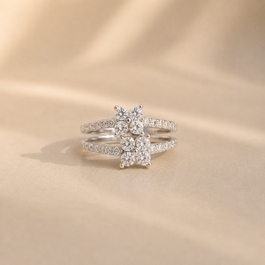 Anillo Twin Blossom Spark - Anillo de cobre y latón chapado en oro con incrustaciones de corazón y flor - Product Image 4