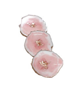 Magnifiques sous-verres Ensemble de 4 sous-verres au design fantastique Résine noire et blanche Taille et forme personnalisées Coaste - Product Image 5