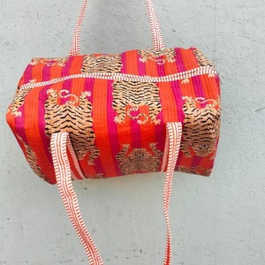 Sac de voyage en coton fait main, sac de voyage matelassé multicolores, sac de voyage matelassé léger multi-compartiments en coton - Product Image 1