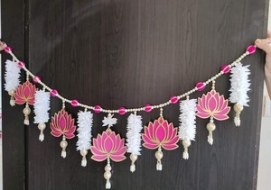 MDFLotus Porte d'entrée Toran faite à la main Lotus rose suspendu Fleurs artificielles blanches Décoration intérieure Diwali/Navratri Saint-Valentin - Product Image 3