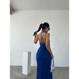 เดรสผ้าซาตินทรงเข้ารูป คอแบบผูกเชือก ด้านหลังมีเชือกผูก แต่งระบายช่วงเอว สีแซนดี้ - Product Image 2