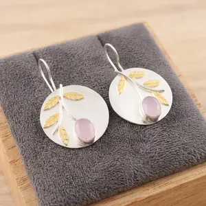 Boucles d'oreilles pendantes tendance en argent sterling 925 plaqué, serties de magnifiques pierres de calcédoine rose, idéales pour un anniversaire - Product Image 3