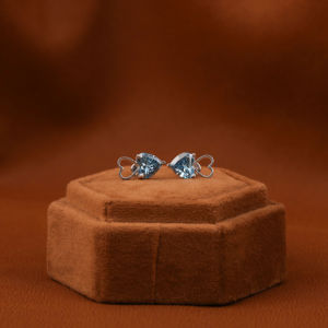 Boucles d'oreilles en diamant taillé en coeur bleu fabriqué à la main 10KT plaqué or blanc massif à la mode Martini réglage boucle d'oreille cadeau femmes - Product Image 1