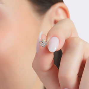 Pendientes de tuerca de abeja caprichosa en plata de ley 925 Diseño ligero inspirado en la naturaleza para el uso diario Ideal para orejas sensibles - Product Image 5