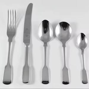 Ensemble de couverts en acier inoxydable finition argentée simple pour les repas quotidiens et la décoration de table moderne - Product Image 1