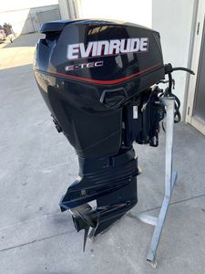 Motor Fuera de Borda Usado de Grado Industrial, 2015, 50hp, Etec, 2 Tiempos, Eje de 20 Pulgadas, OEM E-vi-nr-ud-e, 290 Horas - Product Image 2