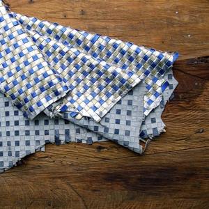 Cuir tissé métallique bleu argent et or mélangé personnalisable 1 à 12 pieds carrés Produit en cuir de qualité supérieure. - Product Image 3