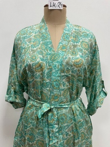 ชุดกิโมโนผ้าไหมอินเดียสำหรับผู้หญิง สไตล์วินเทจ ชุดเดรสยาวลายดอกไม้ แต่งผ้าลูกไม้ ระบายอากาศได้ดี แห้งเร็ว เหมาะสำหรับฤดูร้อน ชุดคลุมสำหรับเจ้าสาวและสตรีมีครรภ์ แบบผูกด้านหน้า - Product Image 5