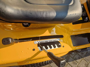 เครื่องตัดหญ้ารุ่น Cub Cadet XT1 LT2 NR92 Enduro Series สำหรับงานหนัก ออกแบบมาด้วยเครื่องยนต์ 22 แรงม้า พร้อมแท่นตัดกว้างและโครงสร้างแข็งแรงสำหรับการใช้งานระยะยาว - Product Image 4