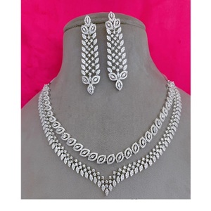 Ensemble collier élégant de luxe à la mode pour les fêtes d'anniversaire de fiançailles de mariage pour les bijoux de mode pour le cadeau - Product Image 1