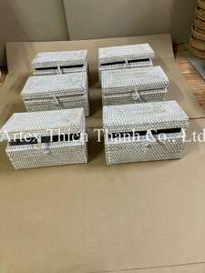 Couvercle de boîte en rotin rectangle tissé à la main blanchi à la main pour salle de bain - Product Image 2