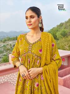 Boutique indienne Readymade Salwar Suit Styles traditionnels avec torsion moderne pour les femmes Meilleur prix Indien Pakistanais Vêtements - Product Image 6