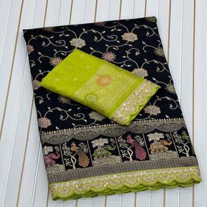 Sari en soie Dola VASTRA COTTAGE, tissage Meenakari Zari, pallu brodé, bordure en cordon avec travail de séquence, avec blouse contrastée - Product Image 1