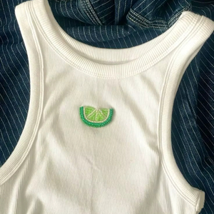 Bracelet pour homme et femme en pierre de lave noire lisse à double couche naturelle de 8 mm, howlite, 7 chakras, charme - Product Image 1