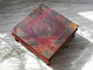 Mini mesa de centro de estilo indio Pooja Chowki de madera pintada a mano para el hogar, cumpleaños, boda, decoración de Pascua, regalo hecho a mano - Product Image 2