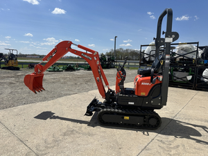 Mini-excavatrice Kubota K008-3 ultra-compacte d'occasion, conçue pour les espaces restreints, le terrassement, le creusement de fossés et les travaux d'assainissement. - Product Image 5