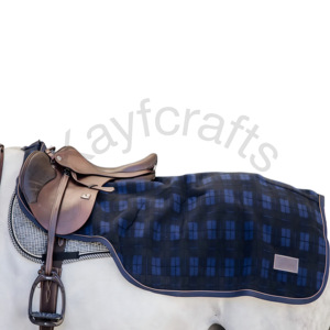 Elegante y cálida alfombra de montar en aspecto de lana pesada hecha de nailon duradero - Product Image 1