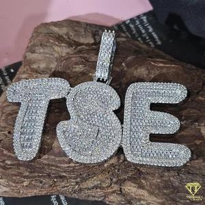 Colgante personalizado de letras grandes de Baguette helado en diamantes de moissanita VVS con joyería de Hip Hop personalizada de Plata de Ley 925 - Product Image 3