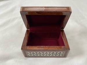 Joyero de madera hecho a mano al por mayor con incrustaciones de almacenamiento de regalo distintivo de nácar de alta calidad con artesanía duradera - Product Image 3