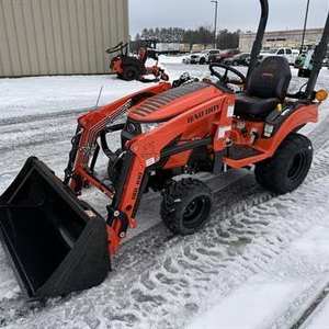 Mini Tractor de Alto Rendimiento BAD BOY 1022 2026 con Cargador - Product Image 1