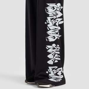 Pantalon cargo SprayStroke 100% coton noir, taille élastique, logo personnalisable, fermeture éclair, teinture artisanale, vêtements de travail, tailles XL à 6XL - Product Image 5