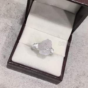 Bague pour femme en argent sterling 925, pierre précieuse en quartz rose naturel, pierre de naissance d'avril, bande en fil, bijoux faits à la main pour Noël - Product Image 3