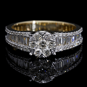 แหวนทอง14K ประดับเพชรธรรมชาติทรงง่ามและมีการตั้งค่าช่องบาแกตต์เพื่อความแวววาวอย่างสง่างาม - Product Image 1