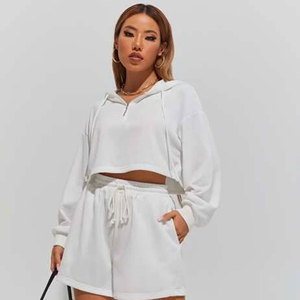 Ensemble de survêtement décontracté ajusté pour femmes, couleur unie, sweat à capuche et short, tenue deux pièces, vente en gros, logo personnalisé, ensemble court - Product Image 6