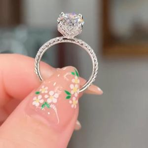 Bague de fiançailles solitaire classique en or 14 carats Moissanite à coupe ovale avec halo caché anniversaire et bague de promesse cadeau pour elle - Product Image 4