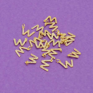 Pendentif Lettre W en or de luxe Collier Alphabet CZ Micro Pave Charm Bijoux personnalisés parfaits pour femmes et hommes - Product Image 5