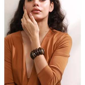 Bracelet en résine personnalisé, fait à la main, de haute qualité, forme la plus récente, produit le plus vendu, couleur et taille personnalisées, bracelets pour un usage quotidien - Product Image 1