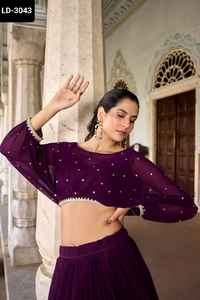 Vêtement ethnique indien en tissu georgette, chemisier fantaisie à motifs avec des paillettes et des broderies au fil, lehenga choli pour les occasions de mariage - Product Image 2