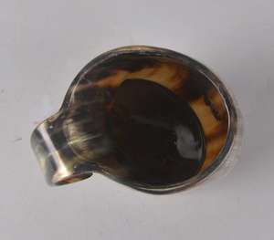 แก้วเขาควายขัดเงาทำมือสไตล์ไวกิ้ง พร้อมสลักสัญลักษณ์ค้อนมิโวลเนียร์ของธอร์ แบบดั้งเดิมของชาวนอร์ส - Product Image 6